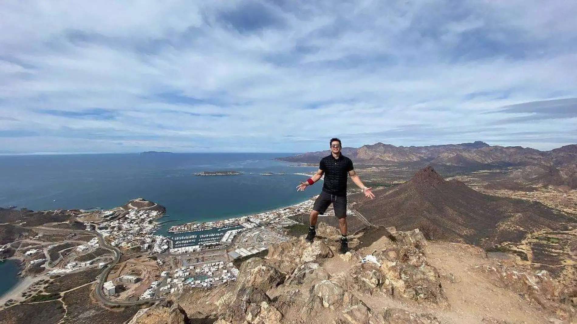 Yahir en la cima del Cerro Tetakawi (4)